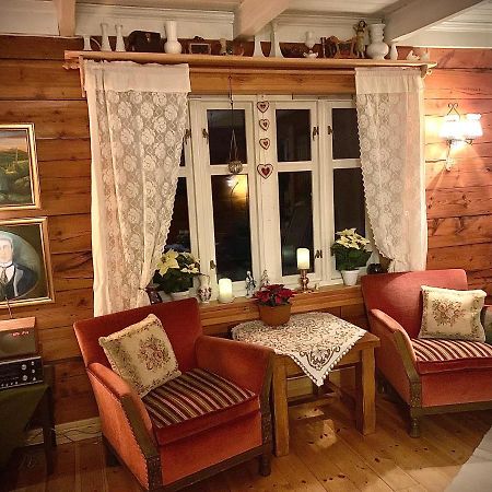 100 Years Old Norwegian Log House In Tromsoヴィラ エクステリア 写真