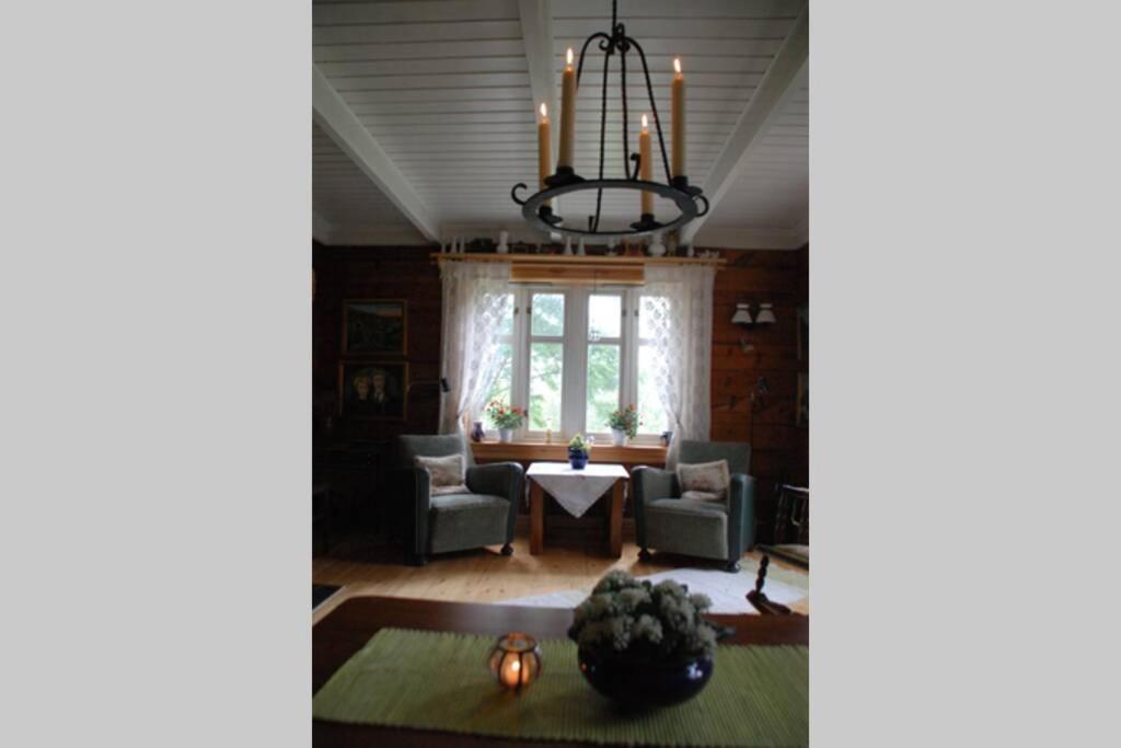 100 Years Old Norwegian Log House In Tromsoヴィラ エクステリア 写真