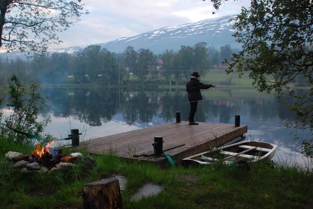 100 Years Old Norwegian Log House In Tromsoヴィラ エクステリア 写真