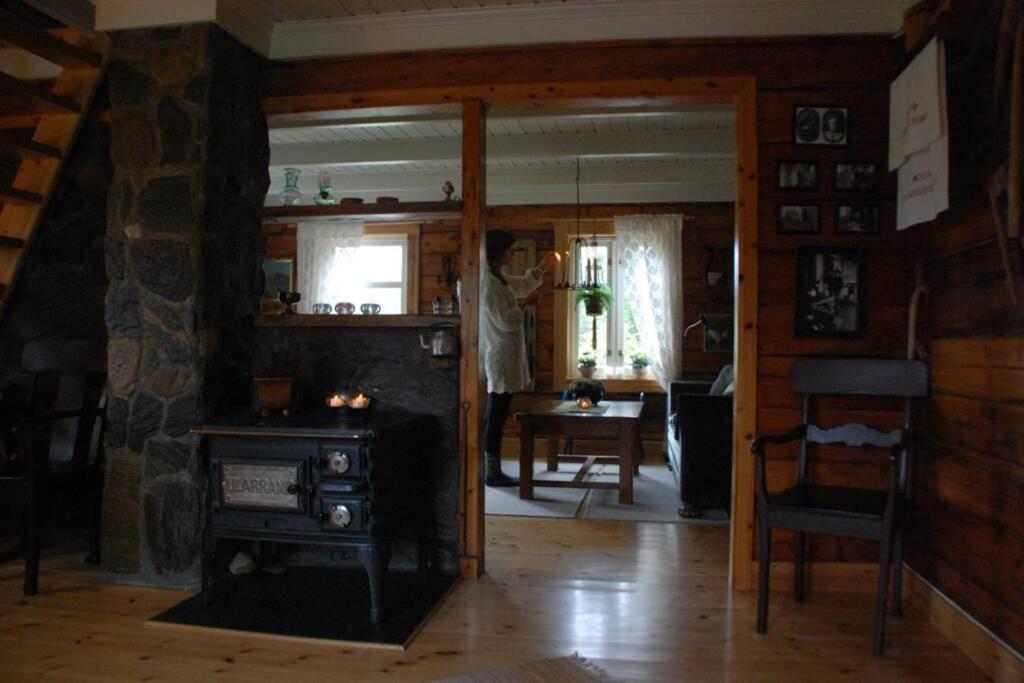 100 Years Old Norwegian Log House In Tromsoヴィラ エクステリア 写真