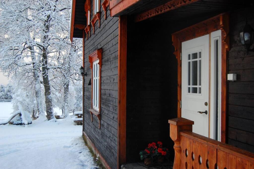 100 Years Old Norwegian Log House In Tromsoヴィラ エクステリア 写真