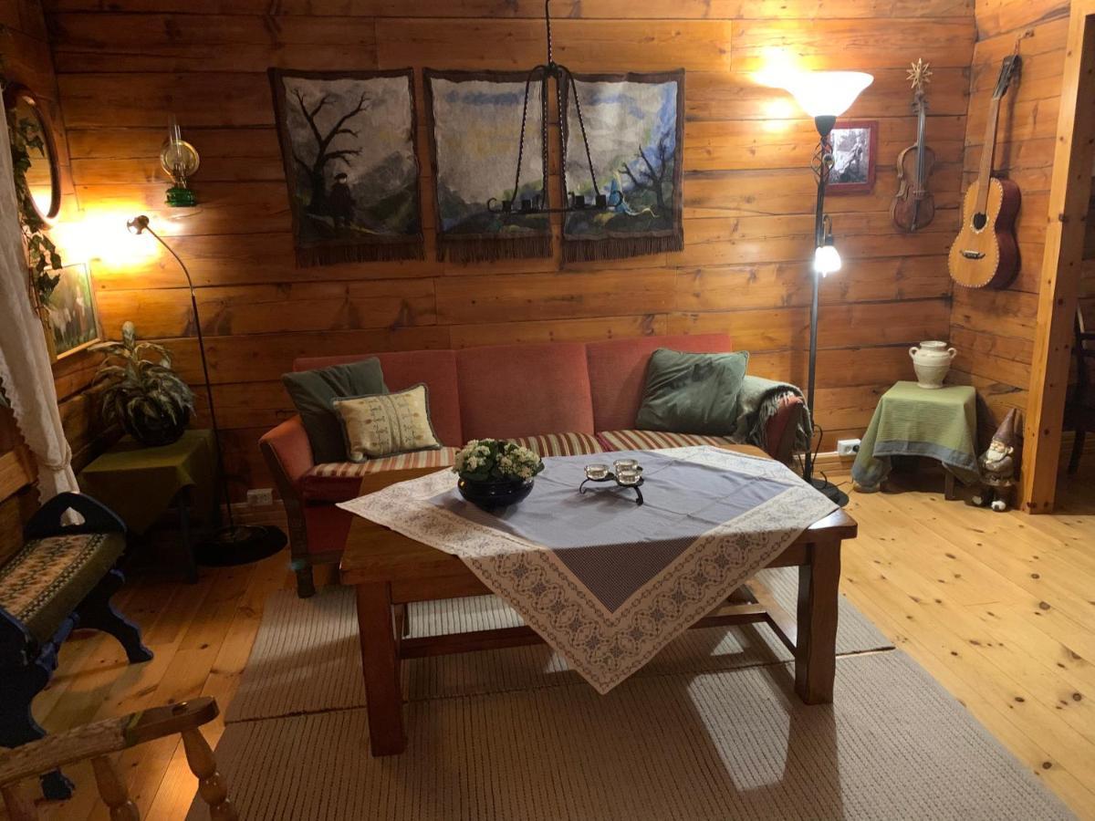 100 Years Old Norwegian Log House In Tromsoヴィラ エクステリア 写真