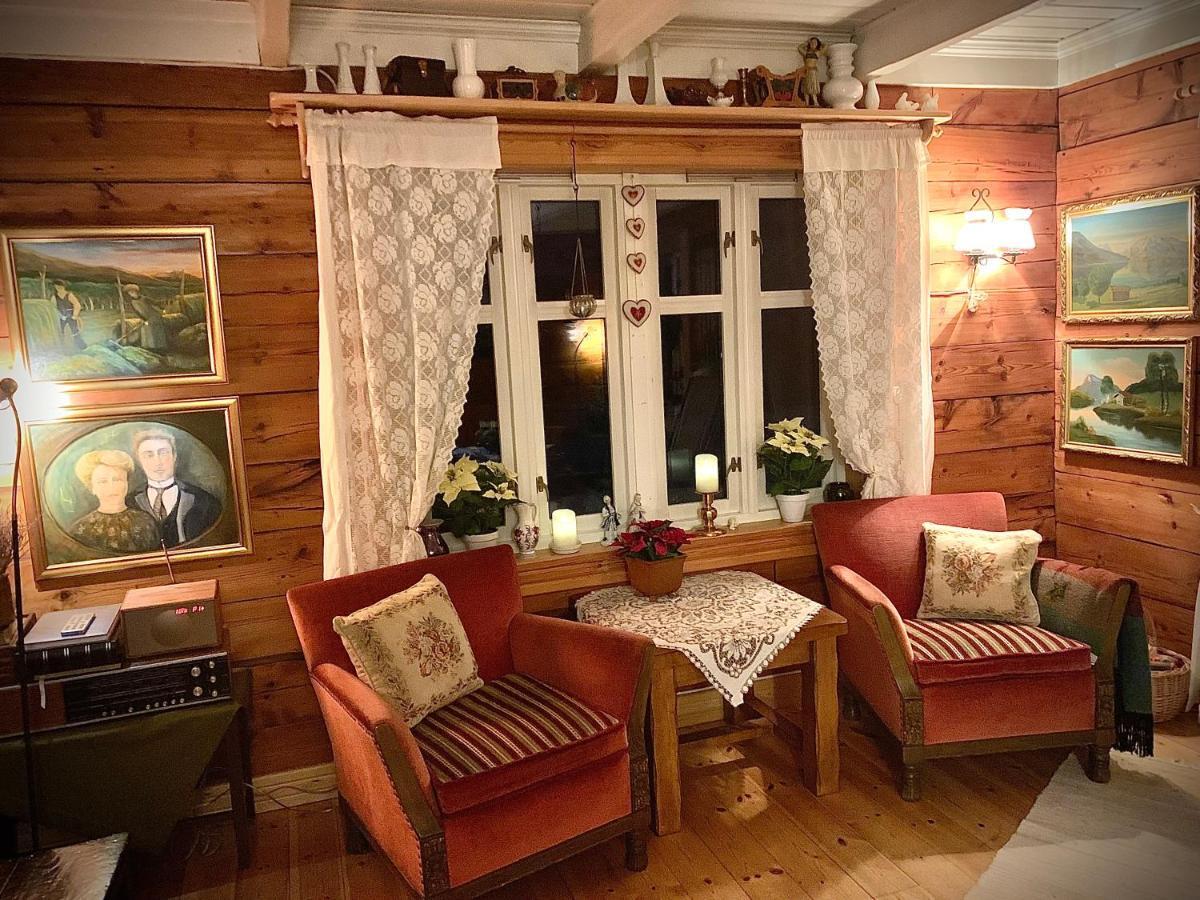 100 Years Old Norwegian Log House In Tromsoヴィラ エクステリア 写真