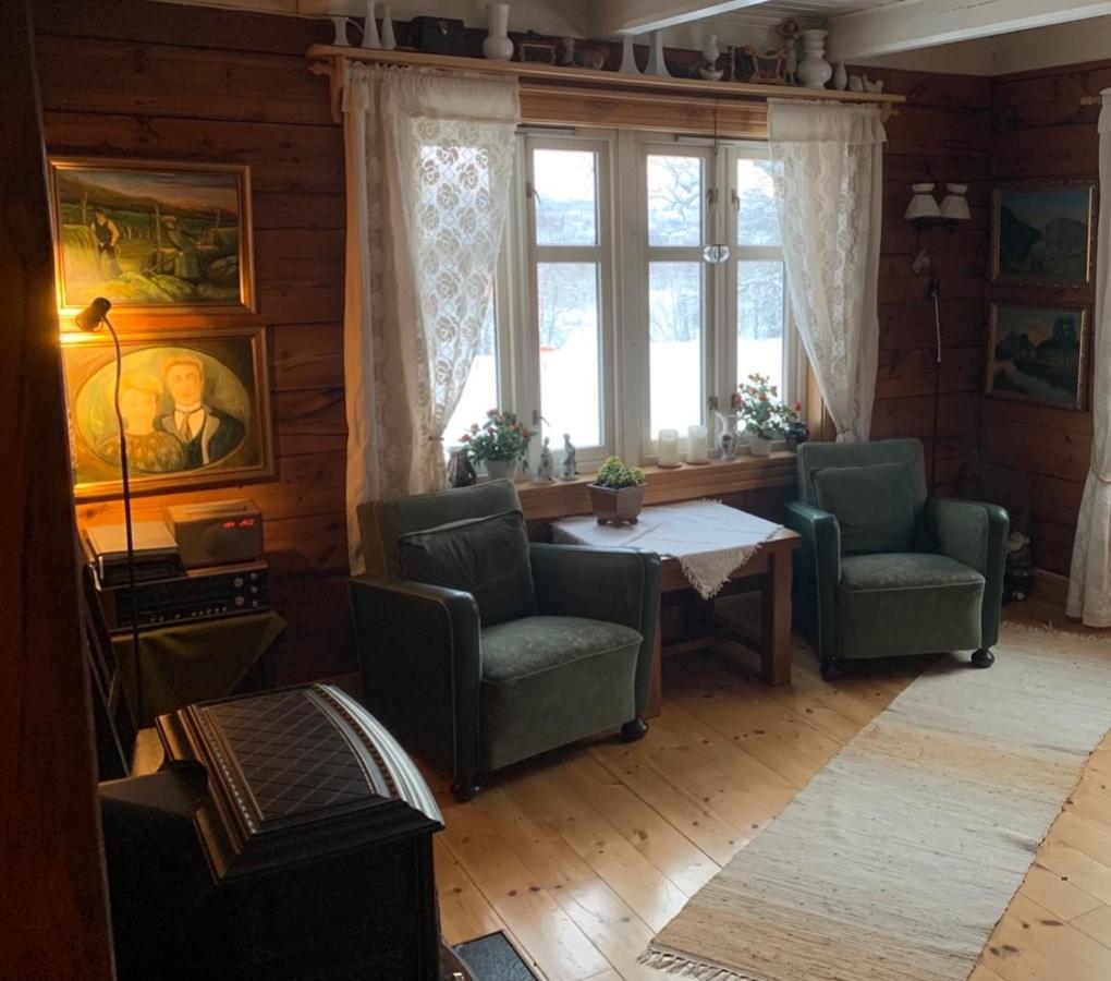 100 Years Old Norwegian Log House In Tromsoヴィラ エクステリア 写真