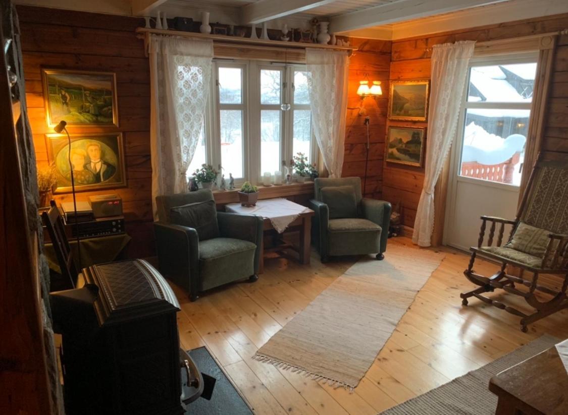 100 Years Old Norwegian Log House In Tromsoヴィラ エクステリア 写真
