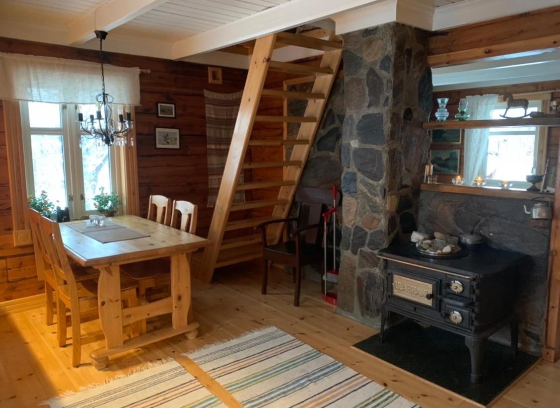 100 Years Old Norwegian Log House In Tromsoヴィラ エクステリア 写真