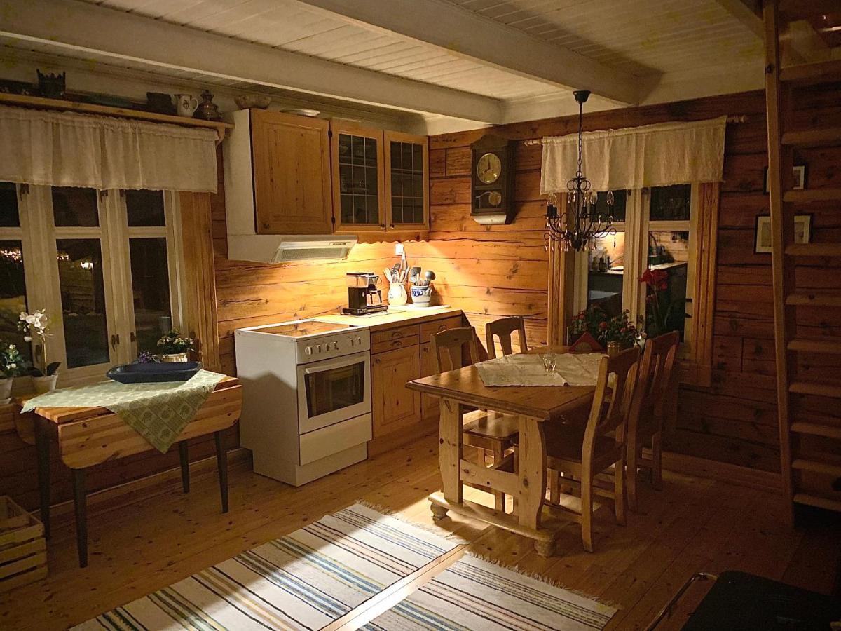 100 Years Old Norwegian Log House In Tromsoヴィラ エクステリア 写真