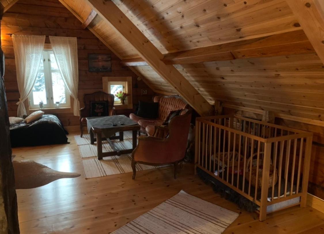 100 Years Old Norwegian Log House In Tromsoヴィラ エクステリア 写真